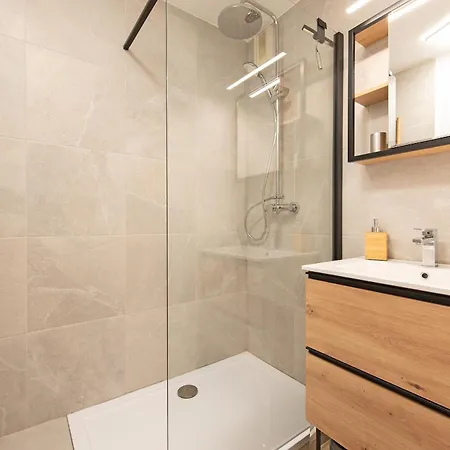 Chic T2 Avec Balcon Et Parking - Zenith, Hippodrome Apartment